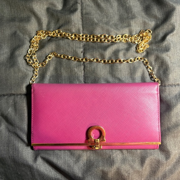 Salvatore Ferragamo wallet pink.